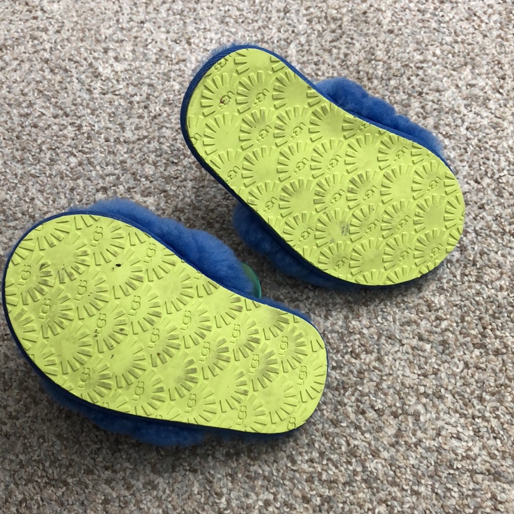 UGG Blue Fuzzy Toddler Slipper - Picture 4 of 4